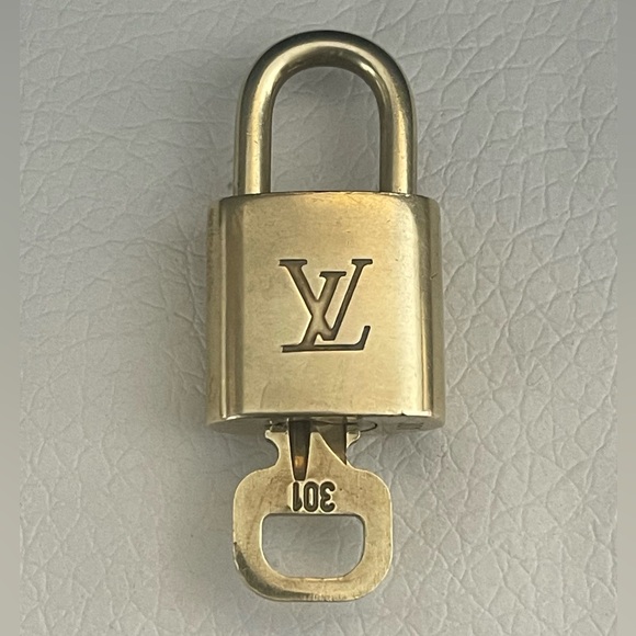 Louis Vuitton Lock & Key #301 - Picture 2 of 7